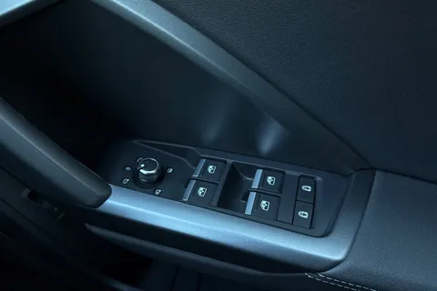 LR25WGN Audi Q3 S line 35 TFSI 150 PS S tronic Thumbnail #58