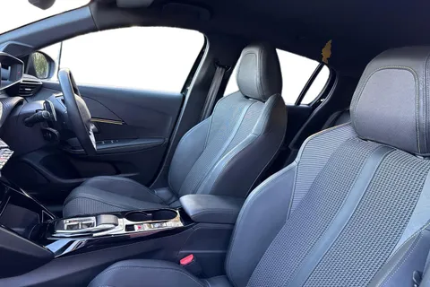 SG73NHF PEUGEOT 208 1.2 PureTech GT EAT Euro 6 (s/s) 5dr Thumbnail #12