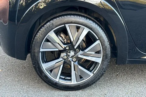 SG73NHF PEUGEOT 208 1.2 PureTech GT EAT Euro 6 (s/s) 5dr Thumbnail #23