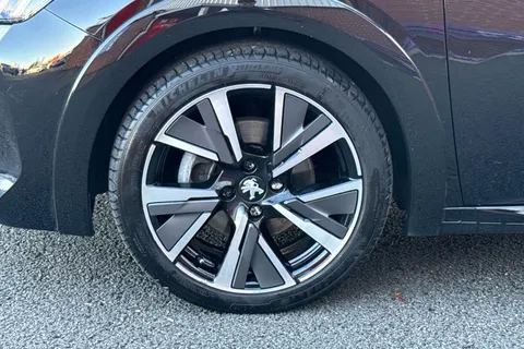 SG73NHF PEUGEOT 208 1.2 PureTech GT EAT Euro 6 (s/s) 5dr Thumbnail #25