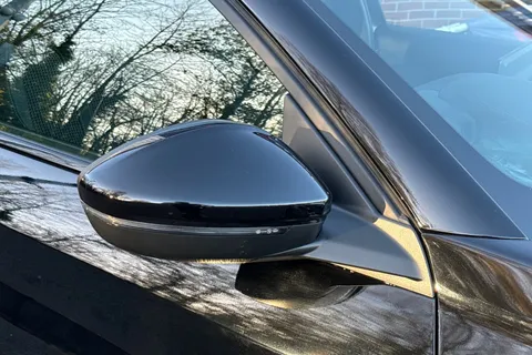 SG73NHF PEUGEOT 208 1.2 PureTech GT EAT Euro 6 (s/s) 5dr Thumbnail #28