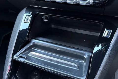 SG73NHF PEUGEOT 208 1.2 PureTech GT EAT Euro 6 (s/s) 5dr Thumbnail #44