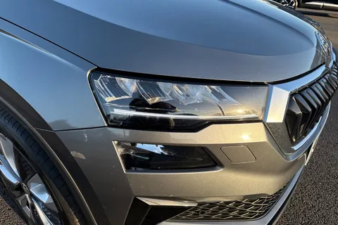 KY23YTX Škoda Karoq 2.0 TDI SE L DSG 4WD Euro 6 (s/s) 5dr Thumbnail #9