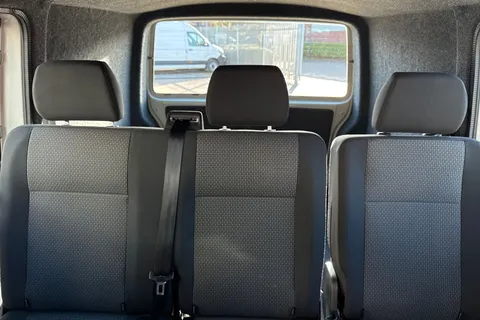 BK70NSV Volkswagen Transporter 2.0 TDI 150 Highline Kombi Van DSG-NO VAT Thumbnail #20