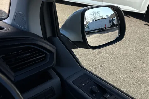 BK70NSV Volkswagen Transporter 2.0 TDI 150 Highline Kombi Van DSG-NO VAT Thumbnail #22