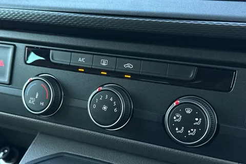 BK70NSV Volkswagen Transporter 2.0 TDI 150 Highline Kombi Van DSG-NO VAT Thumbnail #23