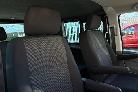 BK70NSV Volkswagen Transporter 2.0 TDI 150 Highline Kombi Van DSG-NO VAT Thumbnail #25