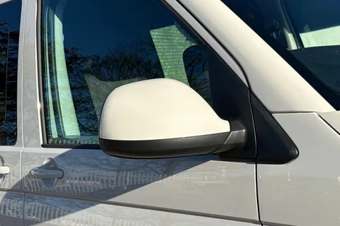 BK70NSV Volkswagen Transporter 2.0 TDI 150 Highline Kombi Van DSG-NO VAT Thumbnail #28