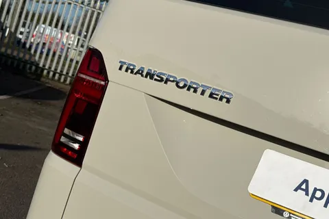 BK70NSV Volkswagen Transporter 2.0 TDI 150 Highline Kombi Van DSG-NO VAT Thumbnail #34