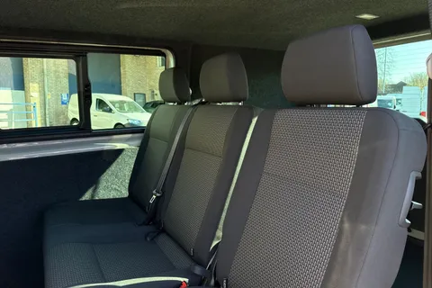 BK70NSV Volkswagen Transporter 2.0 TDI 150 Highline Kombi Van DSG-NO VAT Thumbnail #40