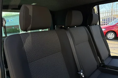 BK70NSV Volkswagen Transporter 2.0 TDI 150 Highline Kombi Van DSG-NO VAT Thumbnail #41