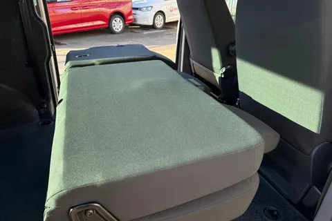 BK70NSV Volkswagen Transporter 2.0 TDI 150 Highline Kombi Van DSG-NO VAT Thumbnail #42