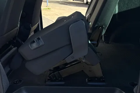 BK70NSV Volkswagen Transporter 2.0 TDI 150 Highline Kombi Van DSG-NO VAT Thumbnail #43