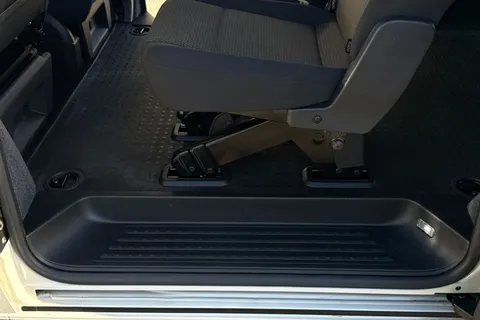 BK70NSV Volkswagen Transporter 2.0 TDI 150 Highline Kombi Van DSG-NO VAT Thumbnail #45