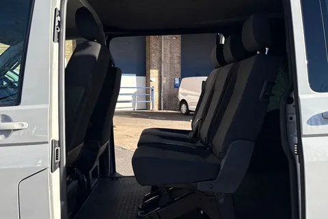 BK70NSV Volkswagen Transporter 2.0 TDI 150 Highline Kombi Van DSG-NO VAT Thumbnail #46