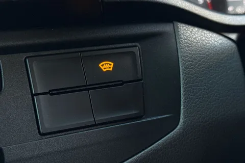 BK70NSV Volkswagen Transporter 2.0 TDI 150 Highline Kombi Van DSG-NO VAT Thumbnail #54