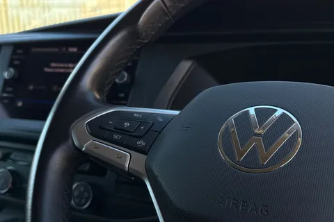 BK70NSV Volkswagen Transporter 2.0 TDI 150 Highline Kombi Van DSG-NO VAT Thumbnail #55