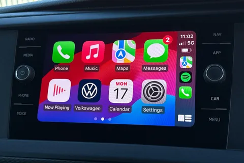 BK70NSV Volkswagen Transporter 2.0 TDI 150 Highline Kombi Van DSG-NO VAT Thumbnail #62