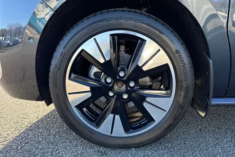 DE75RCF Volkswagen California Ocean T7 SWB 150 PS DSG - Del Mileage/Massive Spec Thumbnail #10