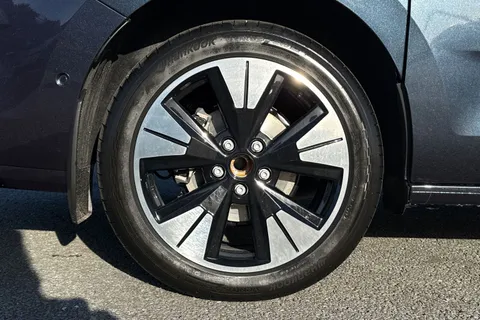 DE75RCF Volkswagen California Ocean T7 SWB 150 PS DSG - Del Mileage/Massive Spec Thumbnail #12