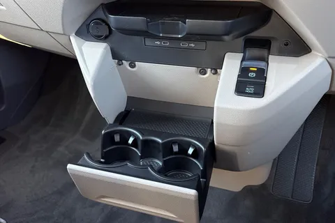 DE75RCF Volkswagen California Ocean T7 SWB 150 PS DSG - Del Mileage/Massive Spec Thumbnail #23