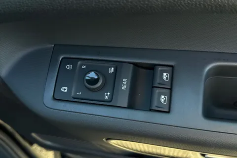 DF75PVU Volkswagen ID. Buzz GTX SWB 340 PS 79 kWh Pro Electric Automatic - Heat Pump Thumbnail #21