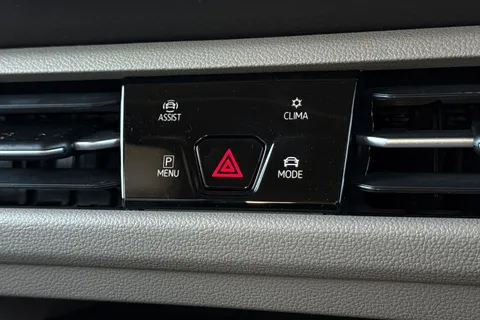 DE75RCF Volkswagen California Ocean T7 SWB 150 PS DSG - Del Mileage/Massive Spec Thumbnail #40