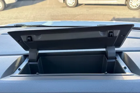 DE75RCF Volkswagen California Ocean T7 SWB 150 PS DSG - Del Mileage/Massive Spec Thumbnail #41