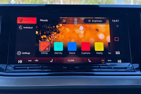 DE75RCF Volkswagen California Ocean T7 SWB 150 PS DSG - Del Mileage/Massive Spec Thumbnail #45