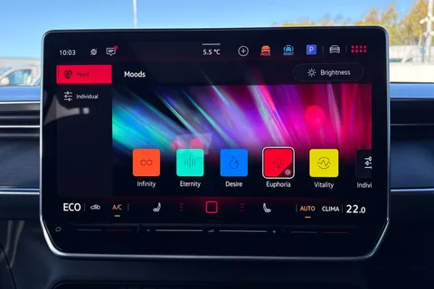 DF75PVU Volkswagen ID. Buzz GTX SWB 340 PS 79 kWh Pro Electric Automatic - Heat Pump Thumbnail #42