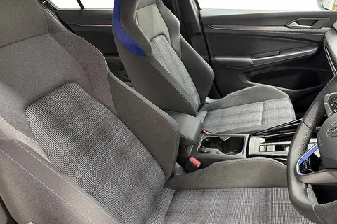 KP25YJL Volkswagen Golf 1.5 TSI 272 GTE eHybrid 5dr DSG Thumbnail #12