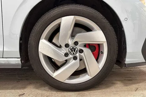 DA25OYU Volkswagen Golf 1.5 TSI 272 GTE eHybrid 5dr DSG **PAN ROOF + HEADS UP DISPLAY** Thumbnail #5