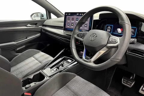 DA25OYU Volkswagen Golf 1.5 TSI 272 GTE eHybrid 5dr DSG **PAN ROOF + HEADS UP DISPLAY** Thumbnail #6