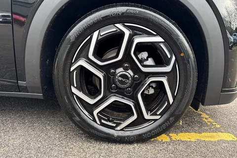  BYD Dolphin 60.48kWh Design Auto 5dr Thumbnail #7