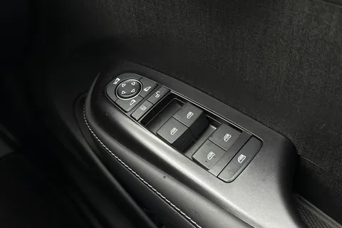  BYD Dolphin 60.48kWh Design Auto 5dr Thumbnail #18