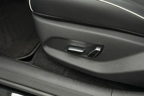  BYD Dolphin 60.48kWh Design Auto 5dr Thumbnail #34