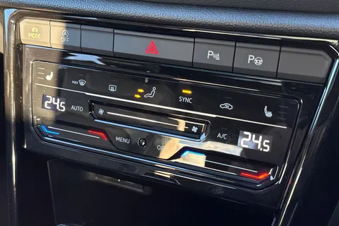 Volkswagen T-Roc 1.5 TSI Black Edition Plus DSG Euro 6 (s/s) 5dr Thumbnail #22