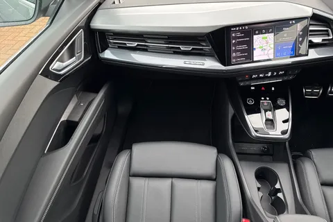 15 of 66 for Audi Q4 e-tron Q4 S line 45 e-tron 210,00 kW