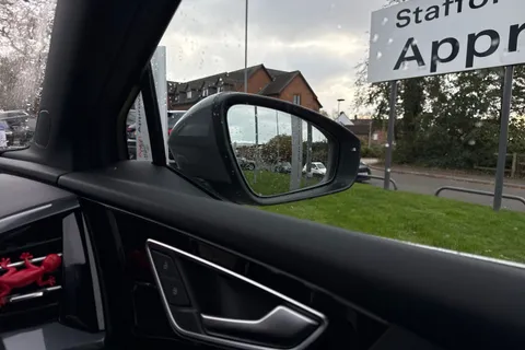 18 of 66 for Audi Q4 e-tron Q4 S line 45 e-tron 210,00 kW