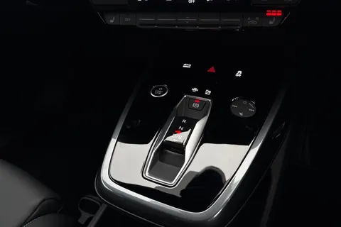 20 of 66 for Audi Q4 e-tron Q4 S line 45 e-tron 210,00 kW