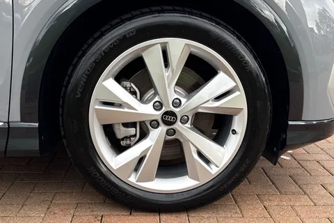 22 of 66 for Audi Q4 e-tron Q4 S line 45 e-tron 210,00 kW