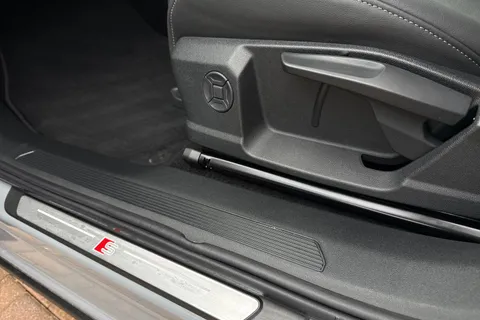 27 of 66 for Audi Q4 e-tron Q4 S line 45 e-tron 210,00 kW