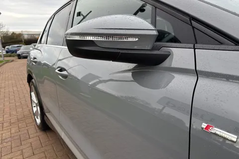 33 of 66 for Audi Q4 e-tron Q4 S line 45 e-tron 210,00 kW