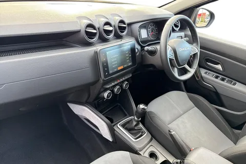 PN24OWO Dacia Duster 1.3 TCe EXTREME Euro 6 (s/s) 5dr Thumbnail #16