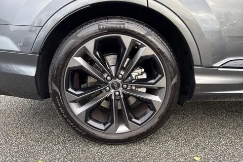 11 of 67 for Audi Q7 SUV Black Edition 50 TDI quattro 286 PS tiptronic