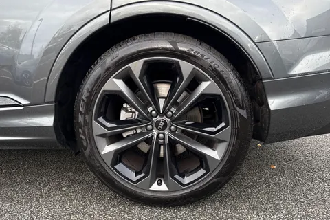 12 of 67 for Audi Q7 SUV Black Edition 50 TDI quattro 286 PS tiptronic