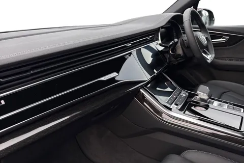 15 of 67 for Audi Q7 SUV Black Edition 50 TDI quattro 286 PS tiptronic