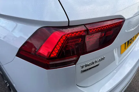YW68SDU Volkswagen Tiguan Allspace 2.0 TDI R-Line DSG ⭐Area View, Heated front & rear seats, Dynaudio⭐ Thumbnail #25