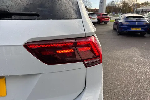 YW68SDU Volkswagen Tiguan Allspace 2.0 TDI R-Line DSG ⭐Area View, Heated front & rear seats, Dynaudio⭐ Thumbnail #26