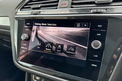 YW68SDU Volkswagen Tiguan Allspace 2.0 TDI R-Line DSG ⭐Area View, Heated front & rear seats, Dynaudio⭐ Thumbnail #52